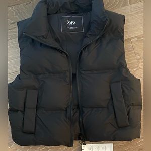 NWT Zara black puffer jacket/vest in size xs (fits a small too)